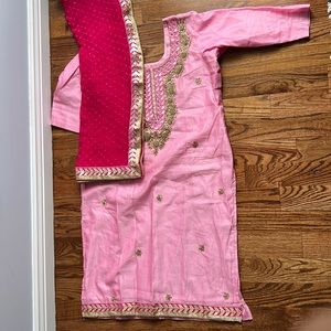 Light pink top with hot pink dupatta